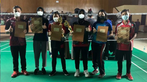 JUARA 1,2 DAN 3 BADMINTON DIGENGGAMAN SPENSAPA