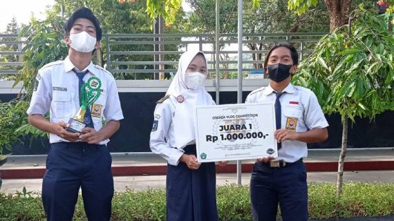 TIM VLOG SMP NEGERI 1 PACITAN RAIH JUARA PERTAMA DI OSKASA VLOG COMPETITION
