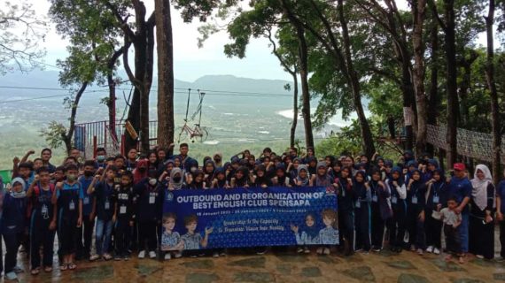 ASYIKNYA REORGANISASI DAN OUTBOND EKSTRA ENGLISH CLUB SPENSAPA DI BEIJI PARK